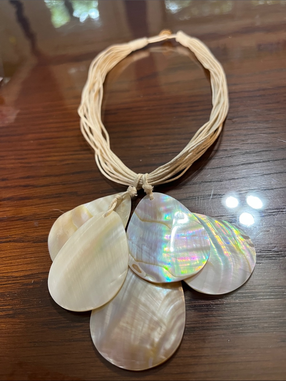 Cream Mother-of-Pearl Teardrop Pendant Necklace - Picture 3 of 3